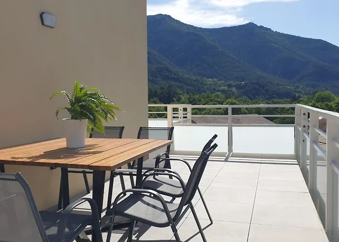 Appartement neuf, avec vue montagnes.