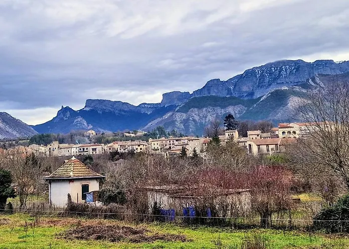 Appartement neuf, avec vue montagnes.