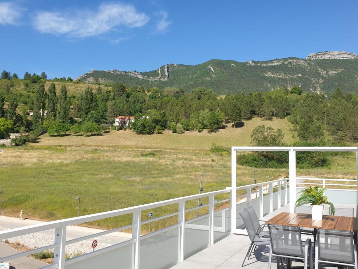 Neuf, Avec Vue Montagnes. Appartement *