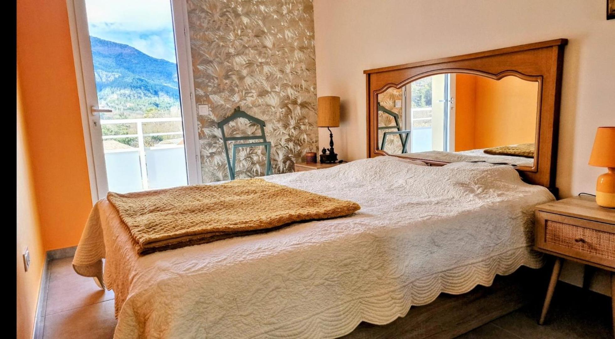 Neuf, Avec Vue Montagnes. Appartement