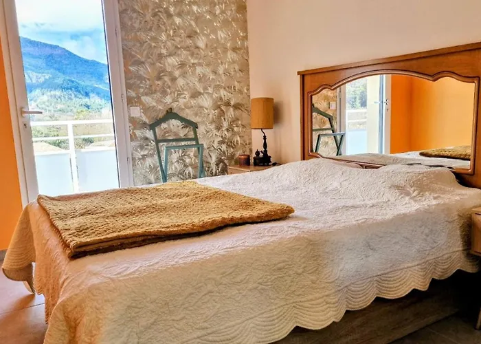 Appartement Neuf, Avec Vue Montagnes.