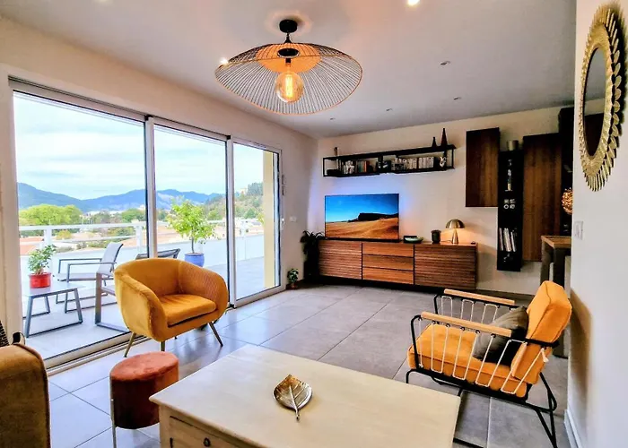 Appartement Neuf, Avec Vue Montagnes.