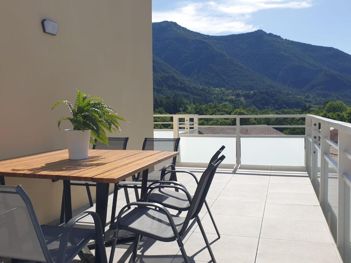 Neuf, Avec Vue Montagnes. Die
